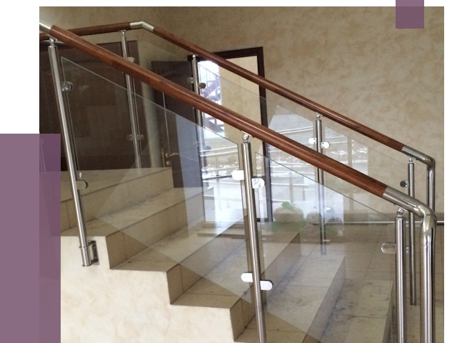 Комбинированные перила из металла и дерева в Северодвинске