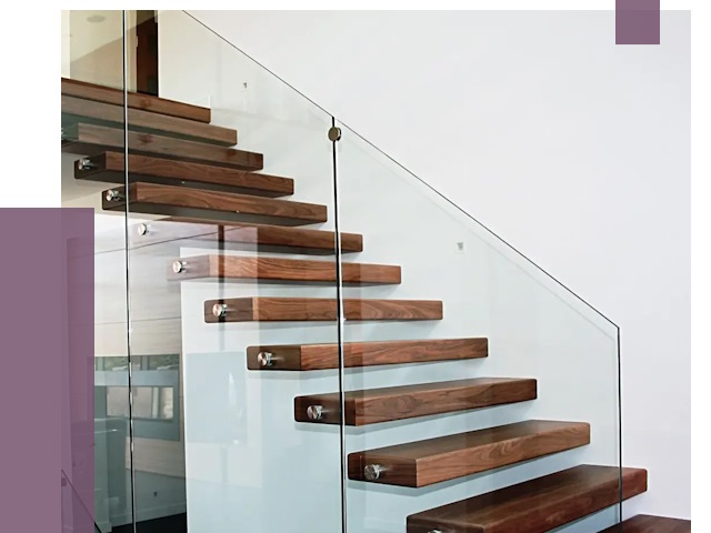 Стеклянные перила для лестницы в Северодвинске от 14675 руб.