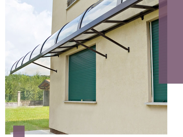 Козырьки над окнами в Северодвинске — изготовление и монтаж по выгоде